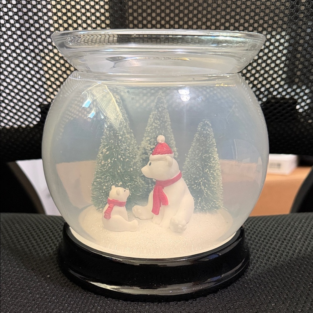 Bath and Body Works polar bear snow globe Christmas full sized candle holder